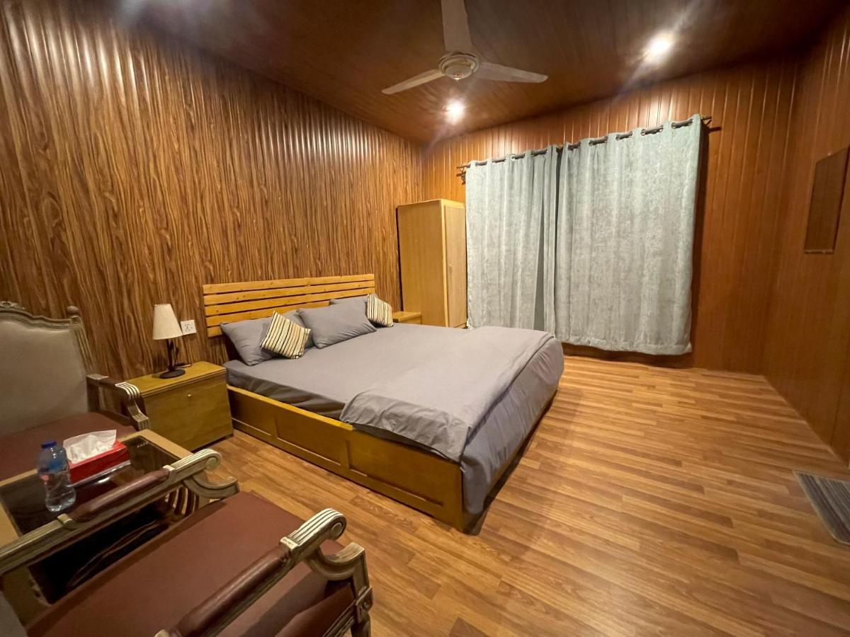 Indus View Hotel Скарду Екстериор снимка