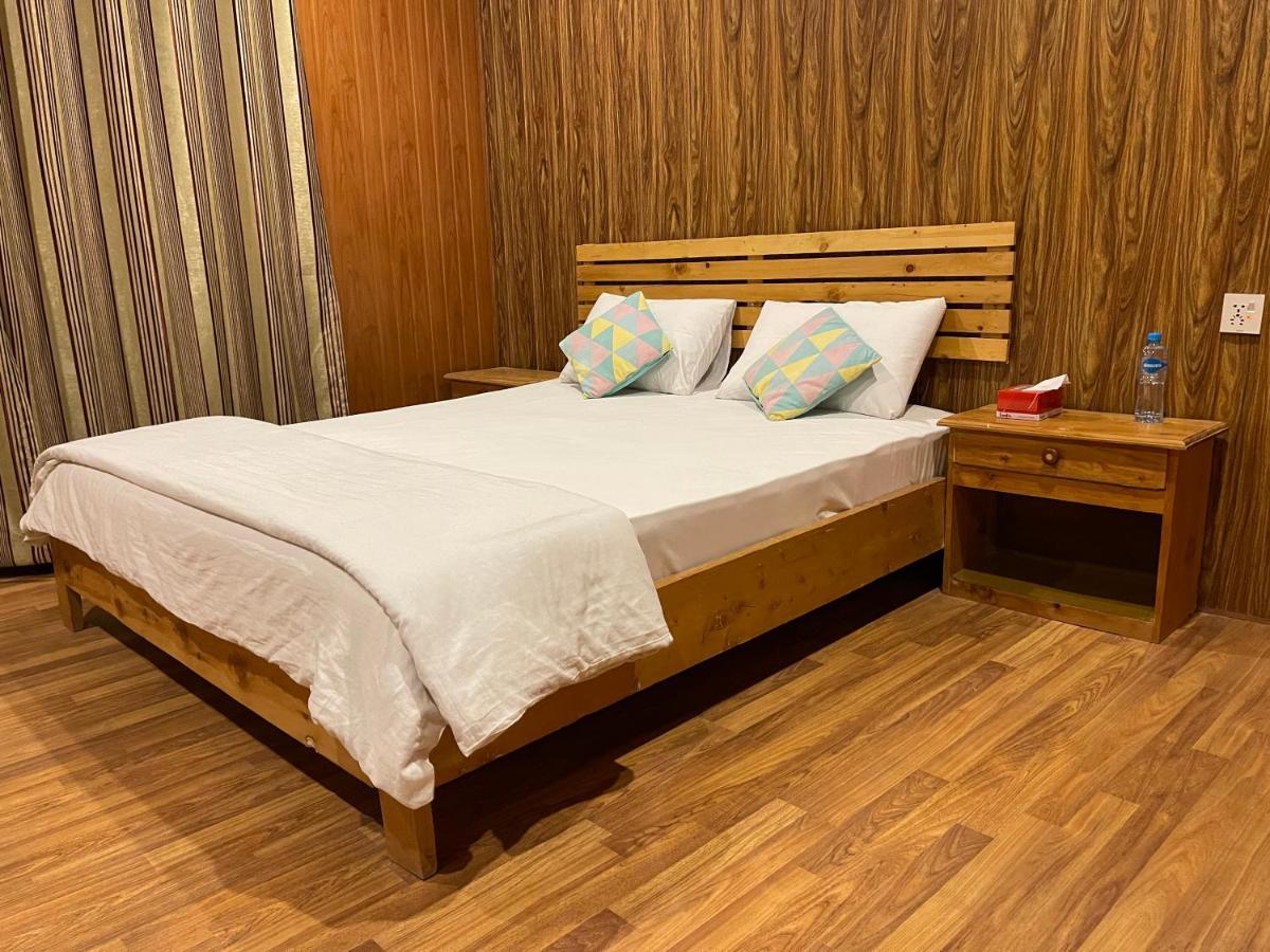 Indus View Hotel Скарду Екстериор снимка