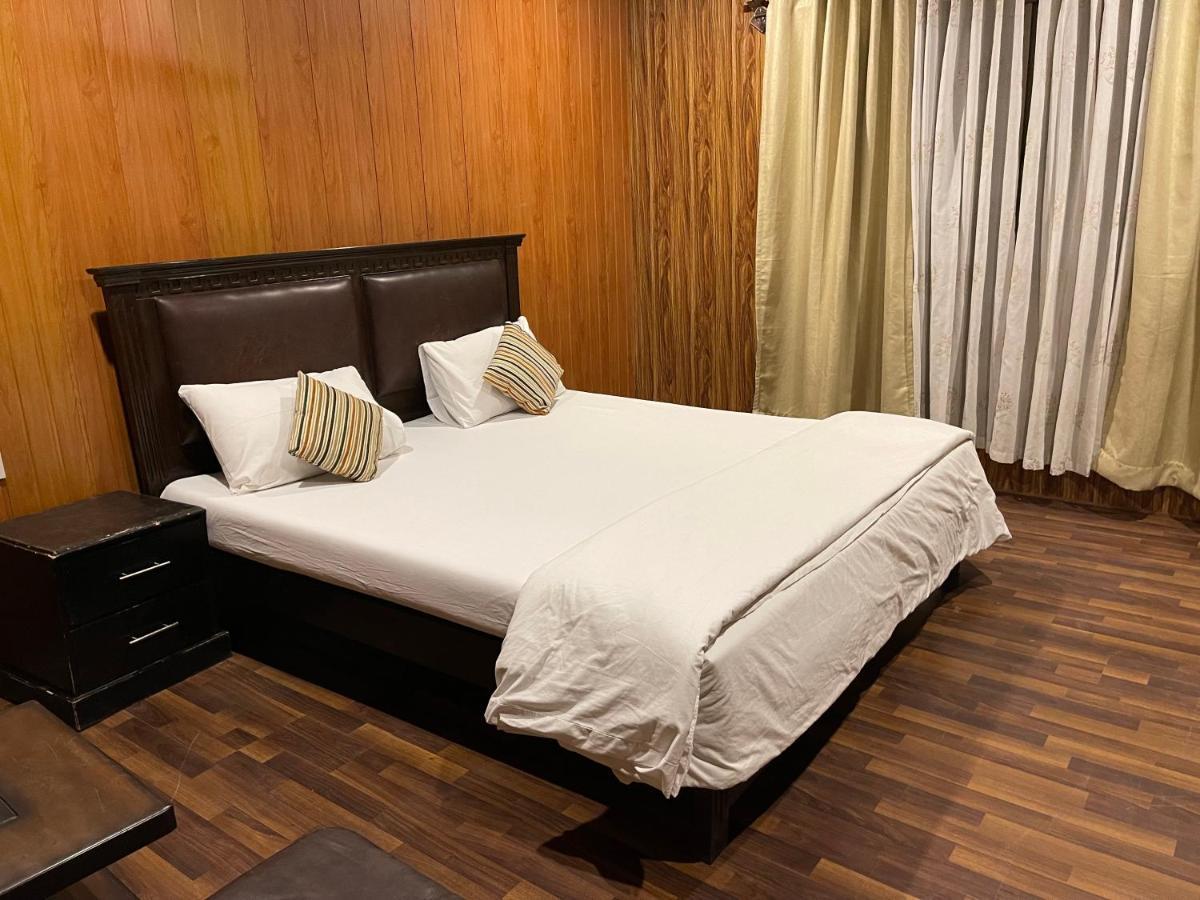Indus View Hotel Скарду Екстериор снимка
