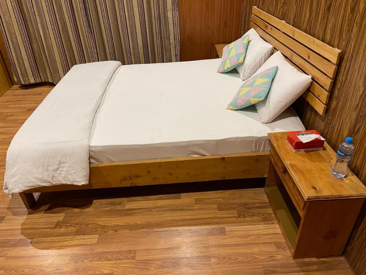Indus View Hotel Скарду Екстериор снимка