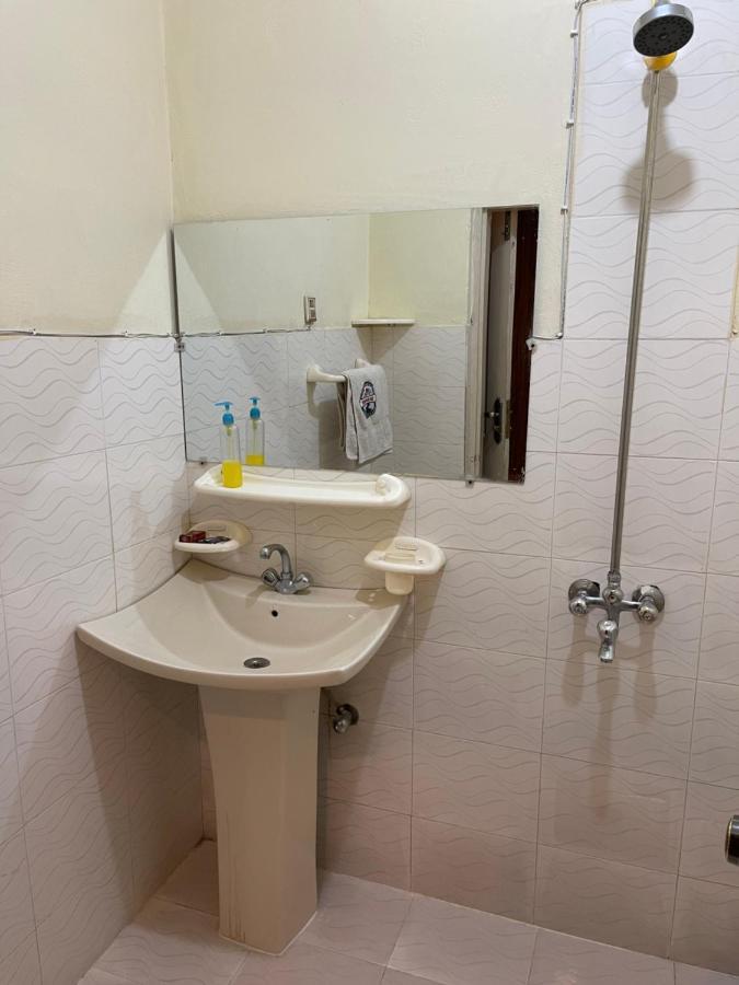 Indus View Hotel Скарду Екстериор снимка