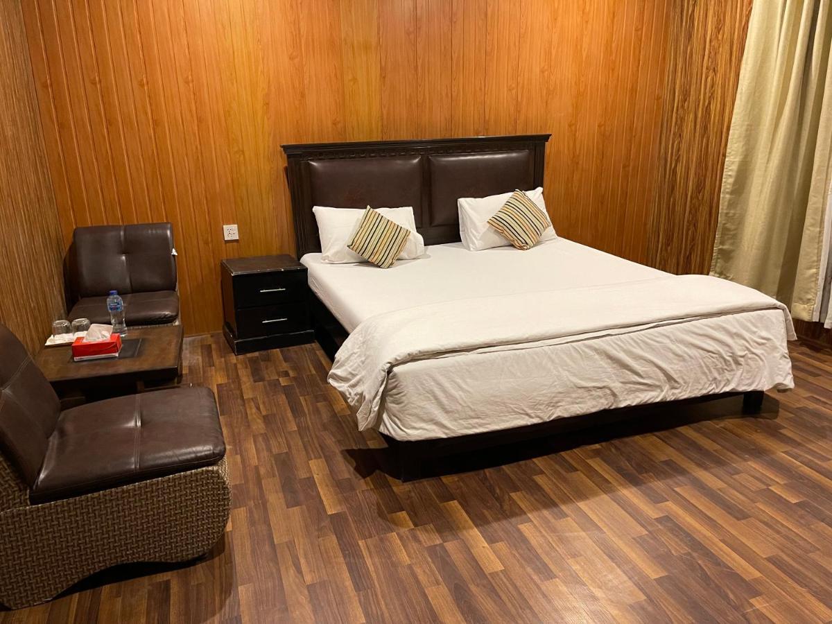 Indus View Hotel Скарду Екстериор снимка