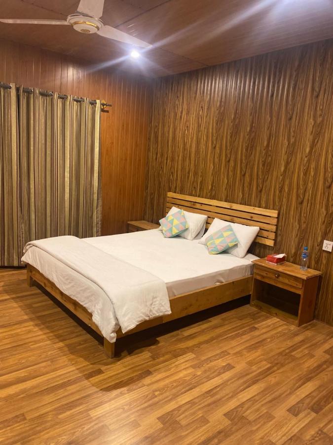 Indus View Hotel Скарду Екстериор снимка
