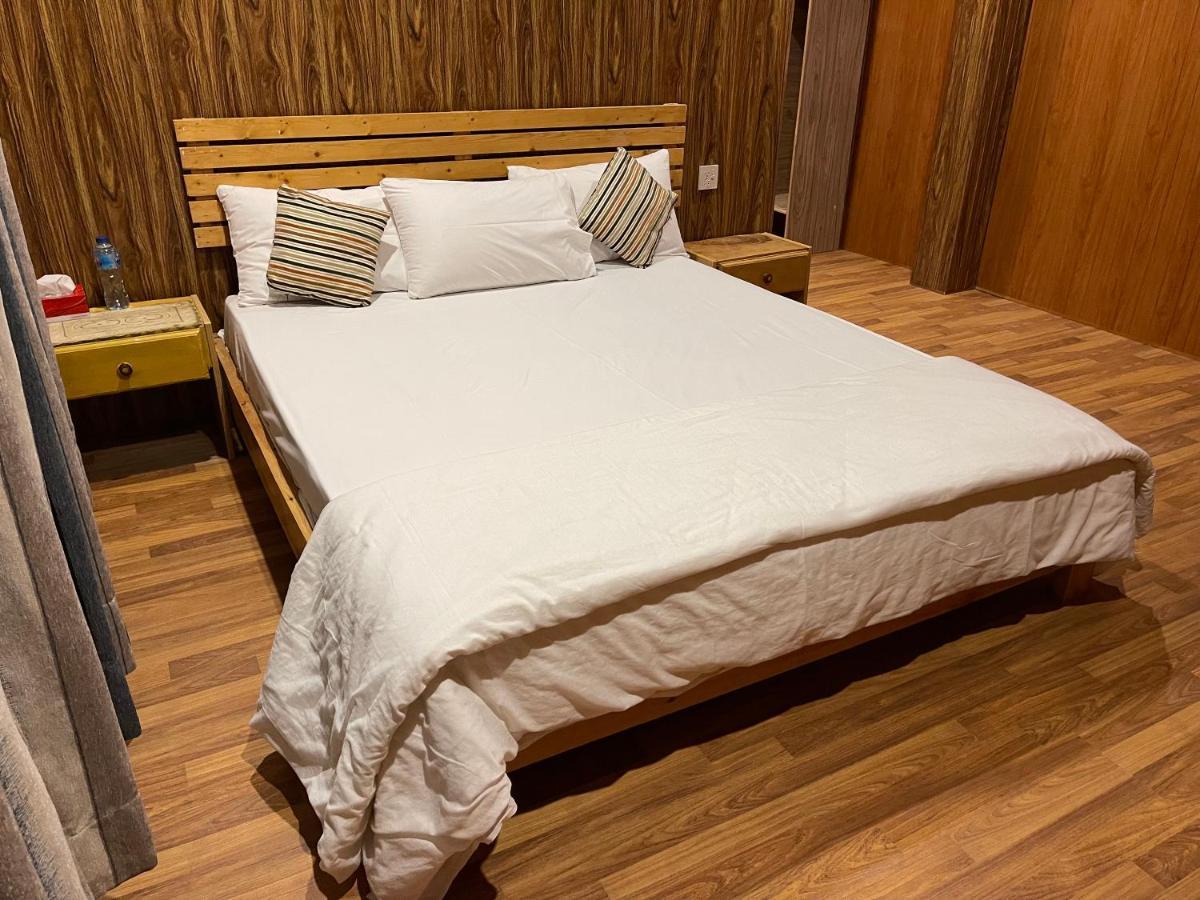 Indus View Hotel Скарду Екстериор снимка